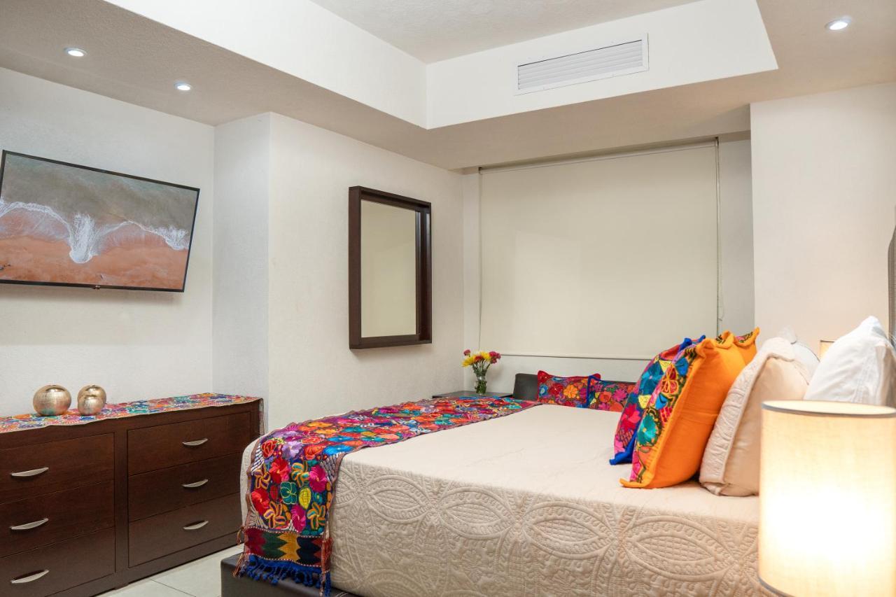 Ocean Front Condo Sleeps 4 Adults-Grand Venetian T3000-1606 Puerto Vallarta Exterior photo