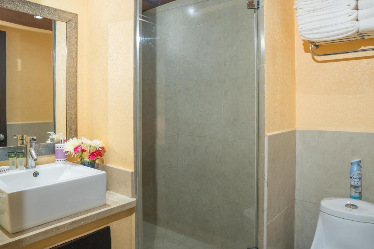 Ocean Front Condo Sleeps 4 Adults-Grand Venetian T3000-1606 Puerto Vallarta Exterior photo